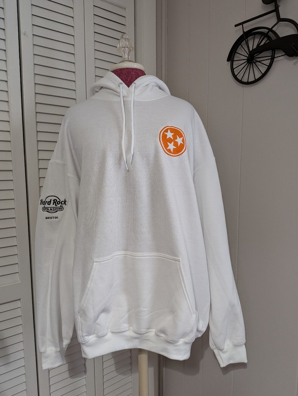 Hard Rock Bristol Casino Tennessee Tri Star Hoodie Size XL NWOT